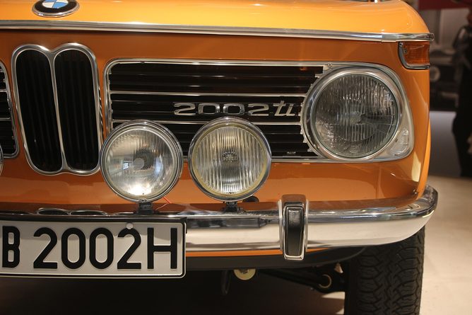 BMW E90 priekinis žibintas