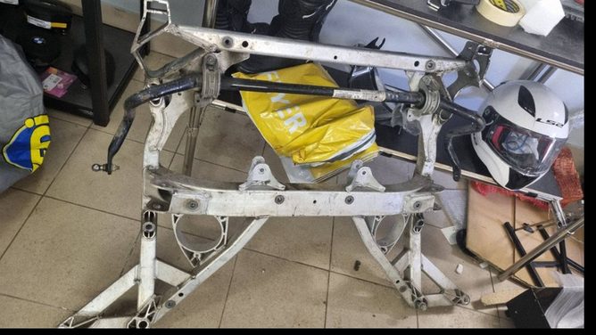 BMW M3 F80 M4 F82 aliuminis priekinis posemis (traversa) su stabilizatoriumi
